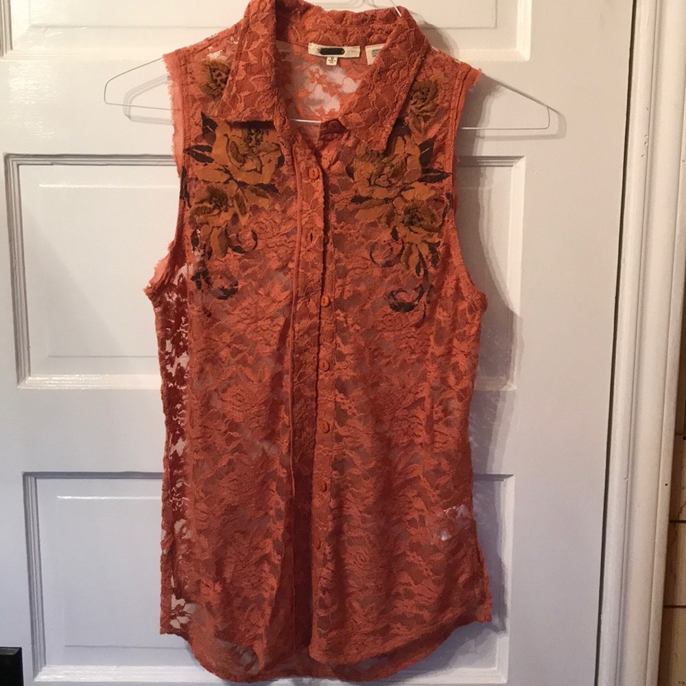 Miss Me Sleeveless Lace Blouse